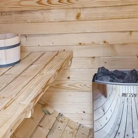 בית נופש Gorgeous In With Sauna